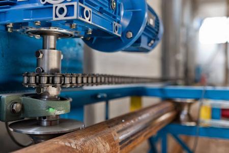 新型工业弯管机不同角度的零件和组件加工中心模具制造工艺.